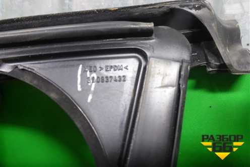 Уплотнитель стекла двери передней правой (3B0837432) для Skoda Superb с 2001-2008г (Суперб)