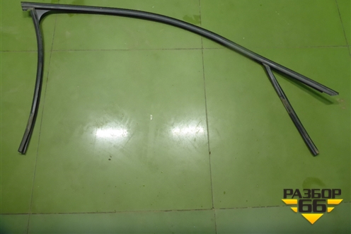 Уплотнитель стекла двери передней правой (3B0837432) для Skoda Superb с 2001-2008г (Суперб)