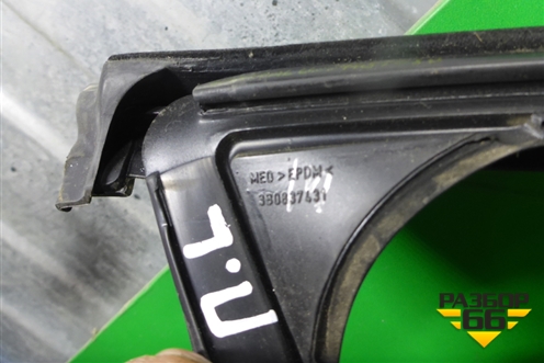 Уплотнитель стекла двери передней левой (3B0837431) для Skoda Superb с 2001-2008г (Суперб)