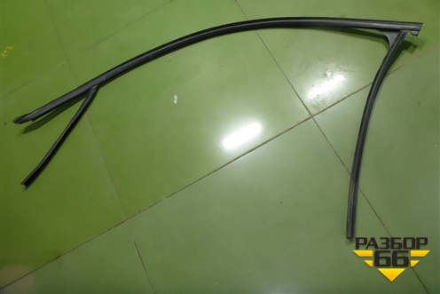 Уплотнитель стекла двери передней левой (3B0837431) для Skoda Superb с 2001-2008г (Суперб)