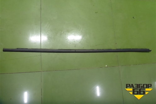 Накладка стекла заднего левого (3U5839477F) для Skoda Superb с 2001-2008г (Суперб)