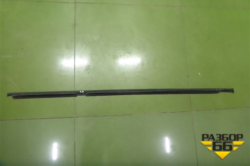 Накладка стекла заднего правого (3U5839477F) для Skoda Superb с 2001-2008г (Суперб)