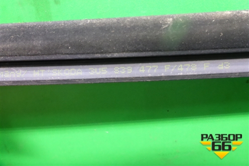 Накладка стекла заднего правого (3U5839477F) для Skoda Superb с 2001-2008г (Суперб)