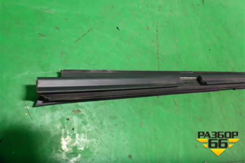 Накладка стекла заднего правого (внутренняя) (3U5839472AB41) для Skoda Superb с 2001-2008г (Суперб)