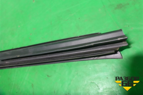 Накладка стекла переднего левого (внутренняя) (3B0837471CB41) для Skoda Superb с 2001-2008г (Суперб)