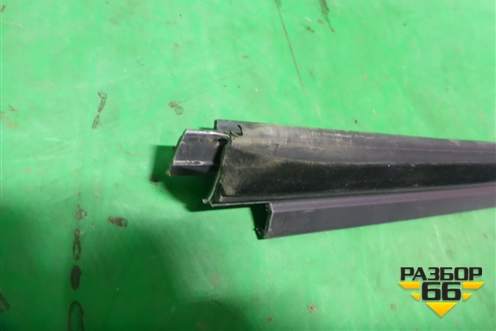 Накладка стекла переднего левого (внутренняя) (3B0837471CB41) для Skoda Superb с 2001-2008г (Суперб)