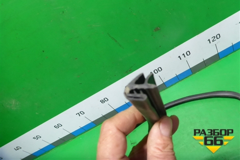 Уплотнитель стекла двери передней правой (3B0837440GB41) для Skoda Superb с 2001-2008г (Суперб)