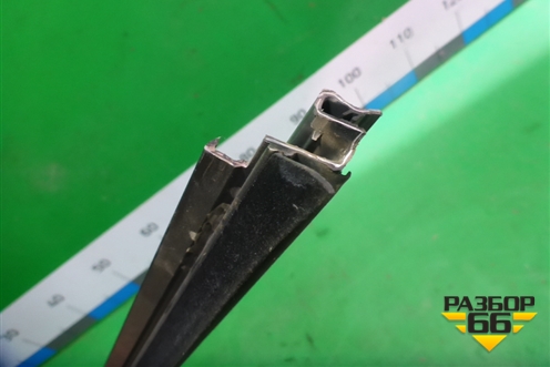 Накладка стекла переднего правого (внутренняя) для Skoda Superb с 2001-2008г (Суперб)