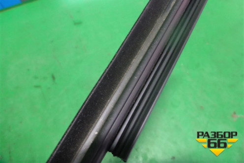 Накладка стекла переднего правого (внутренняя) для Skoda Superb с 2001-2008г (Суперб)