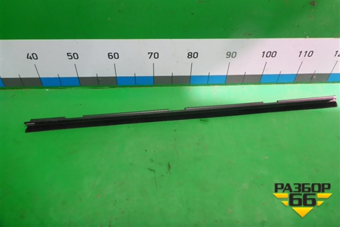 Накладка стекла переднего правого (внутренняя) для Skoda Superb с 2001-2008г (Суперб)