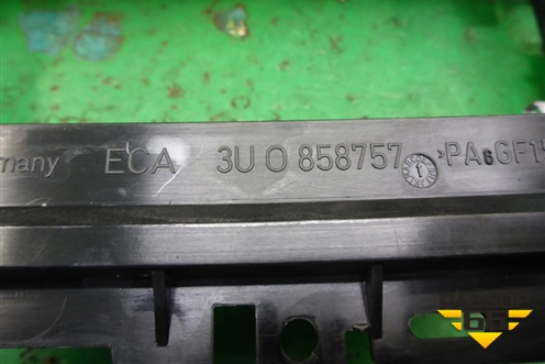 Кронштейн магнитолы (3U0858757) для Skoda Superb с 2001-2008г (Суперб)