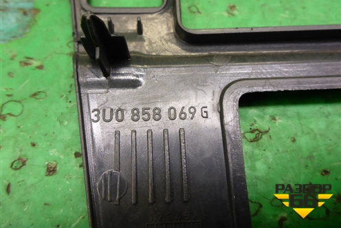 Рамка магнитолы (3U0858069G) для Skoda Superb с 2001-2008г (Суперб)