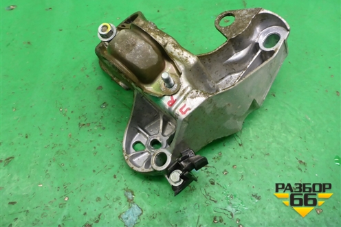 Кронштейн двигателя правый (8E0199352F) для Skoda Superb с 2001-2008г (Суперб)