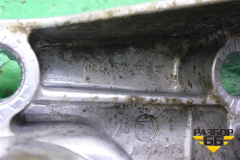 Кронштейн двигателя правый (8E0199352F) для Skoda Superb с 2001-2008г (Суперб)