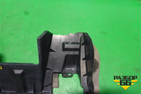 Дефлектор радиатора левый (после 2015г) (5329460170) для Toyota Land Cruiser (200) с 2008г (Ленд Крузер)