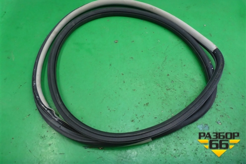 Уплотнитель двери передней правой для Skoda Superb с 2001-2008г (Суперб)