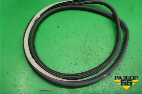 Уплотнитель двери передней правой для Skoda Superb с 2001-2008г (Суперб)