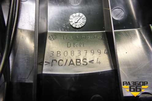 Накладка двери передней правой уголок (3B0837994) для Skoda Superb с 2001-2008г (Суперб)