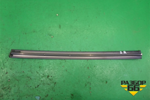 Накладка стекла заднего правого для Skoda Superb с 2001-2008г (Суперб)