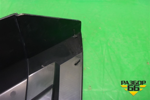 Накладка декоративная на двигатель (левая часть) (70593909) для Audi Q7 c 2015г (Ку 7)