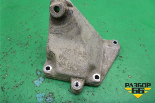 Кронштейн двигателя правый (A2722231604) для Mercedes Benz CLS C219 с 2004-2010г (ЦЛС)