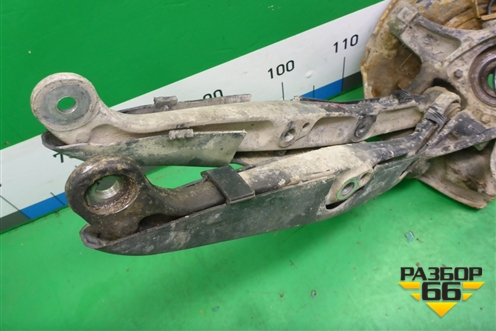 Кулак задний левый для Mercedes Benz CLS C219 с 2004-2010г (ЦЛС)