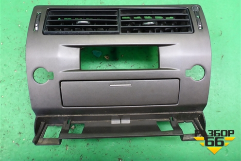 Дефлектор воздушный центральный (9646338277) для Citroen C4 с 2005-2011г (С4)