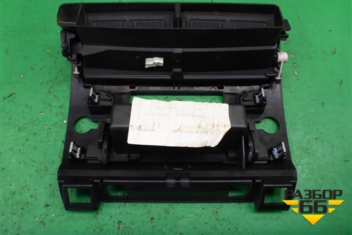 Дефлектор воздушный центральный (9646338277) для Citroen C4 с 2005-2011г (С4)