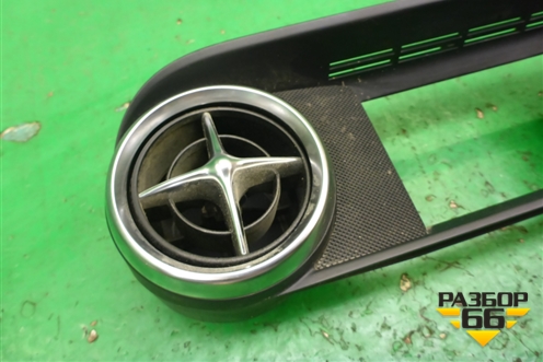 Дефлектор воздушный центральный (A1728300154) для Mercedes Benz SLK R172 с 2010-2016г (СЛК)