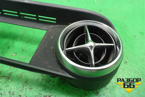 Дефлектор воздушный центральный (A1728300154) для Mercedes Benz SLK R172 с 2010-2016г (СЛК)