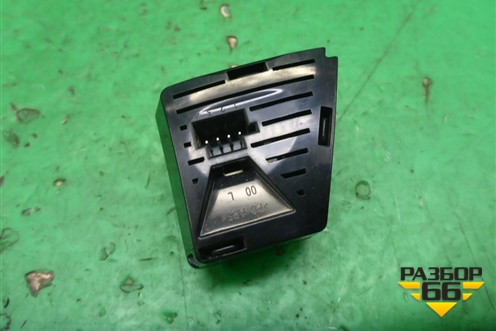 Плафон салонный (левый) (A1729060135) для Mercedes Benz SLK R172 с 2010-2016г (СЛК)