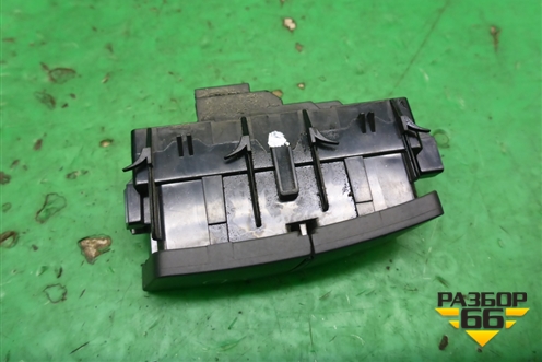 Кнопка центрального замка (A2049058402) для Mercedes Benz SLK R172 с 2010-2016г (СЛК)