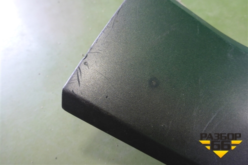 Накладка на торпедо (7L6857226K) для Volkswagen Touareg c 2002-2010г (Туарег)