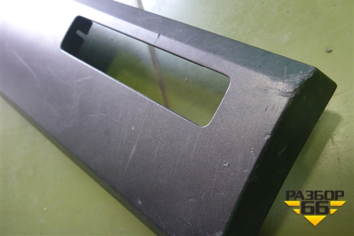 Накладка на торпедо (7L6857226K) для Volkswagen Touareg c 2002-2010г (Туарег)