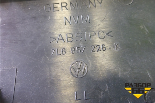 Накладка на торпедо (7L6857226K) для Volkswagen Touareg c 2002-2010г (Туарег)