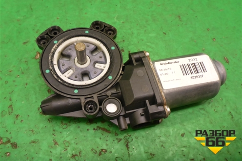 Моторчик стеклоподъёмника передний правый для Nissan Qashqai (J10E) с 2006-2013г (Кашкай)