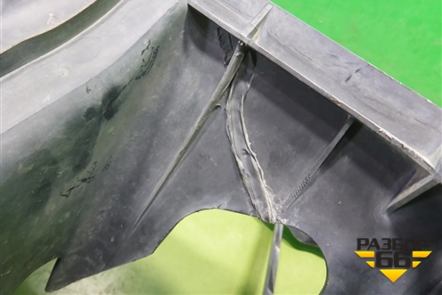 Дефлектор радиатора (АКПП) (3291760080) для Lexus LX-570 с 2015г (ЛХ)