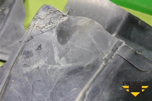 Дефлектор радиатора (АКПП) (3291760080) для Lexus LX-570 с 2015г (ЛХ)