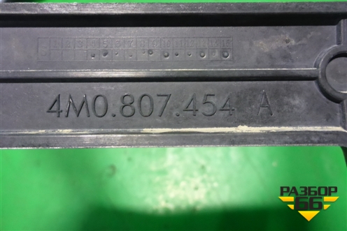 Кронштейн заднего бампера правый (4M0807454A) для Audi Q7 c 2015г (Ку 7)