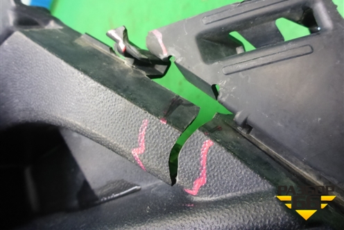 Решетка в передний бампер центральная (после 2014г) (5C6853677D) для Volkswagen Jetta с 2010-2019г (Джетта)