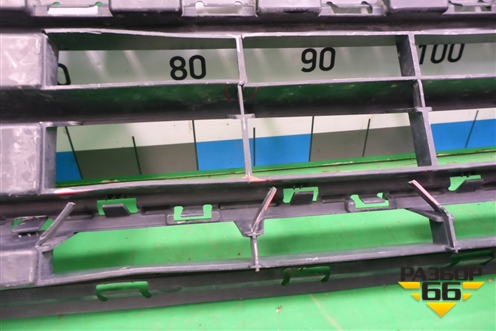 Решетка в передний бампер центральная (после 2014г) (5C6853677D) для Volkswagen Jetta с 2010-2019г (Джетта)