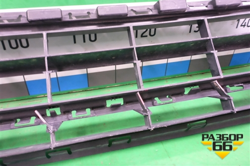 Решетка в передний бампер центральная (после 2014г) (5C6853677D) для Volkswagen Jetta с 2010-2019г (Джетта)