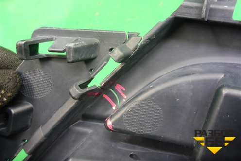 Решетка в передний бампер центральная (после 2014г) (5C6853677D) для Volkswagen Jetta с 2010-2019г (Джетта)