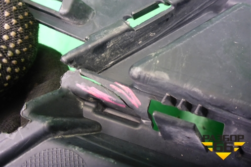 Решетка в передний бампер центральная (после 2014г) (5C6853677D) для Volkswagen Jetta с 2010-2019г (Джетта)