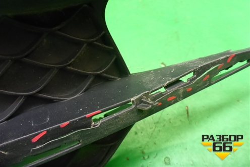 Решетка в передний бампер левая (под парктроник) (A4478851200) для Mercedes Benz V-Klass Vito/Viano W 447 с 2014г (В Вито/Виано)