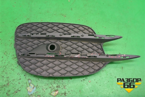 Решетка в передний бампер левая (под парктроник) (A4478851200) для Mercedes Benz V-Klass Vito/Viano W 447 с 2014г (В Вито/Виано)