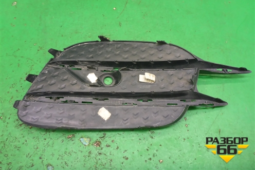 Решетка в передний бампер левая (под парктроник) (A4478851200) для Mercedes Benz V-Klass Vito/Viano W 447 с 2014г (В Вито/Виано)