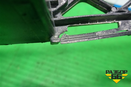 Решетка в передний бампер центральная (до 2012г) (6400A827) для Mitsubishi Lancer-X с 2007г (Лансер)