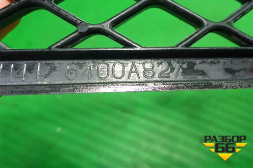 Решетка в передний бампер центральная (до 2012г) (6400A827) для Mitsubishi Lancer-X с 2007г (Лансер)