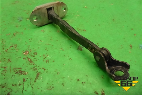 Ограничитель двери передней левой для Nissan Tiida (C11X) с 2004-2013г (Тиида)